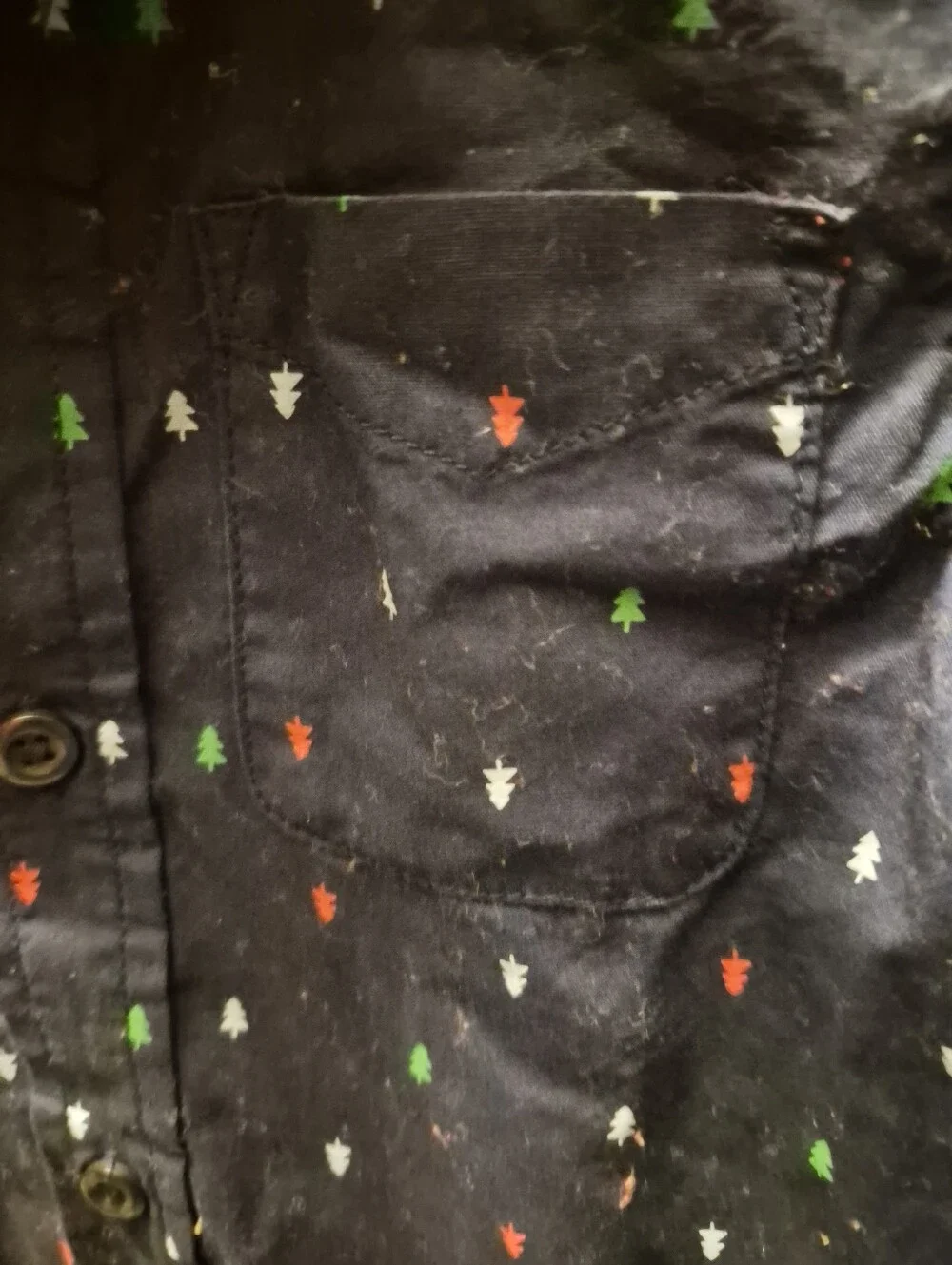 2TThe Children's Place Navy Button-Down Shirt with Red, Green & White Tree Print